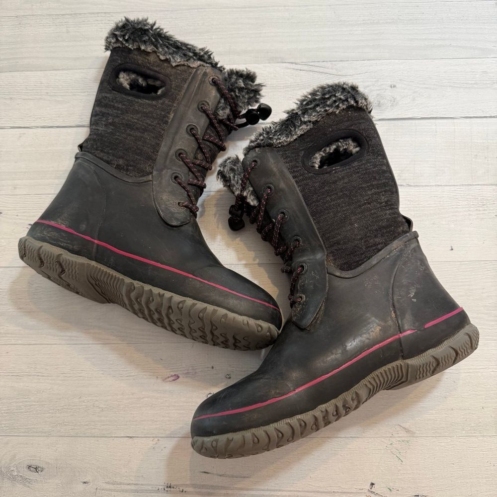 Bogs girls black faux fur lined boots size 4‎